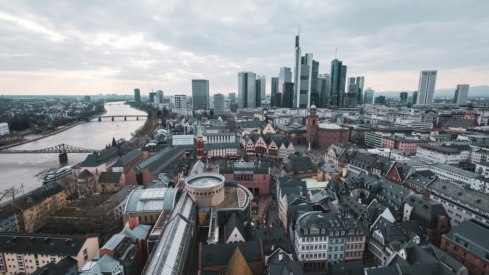 Blitzsauber in Frankfurt: Der ultimative Leitfaden für Ihren Sofort-Reinigungsservice
