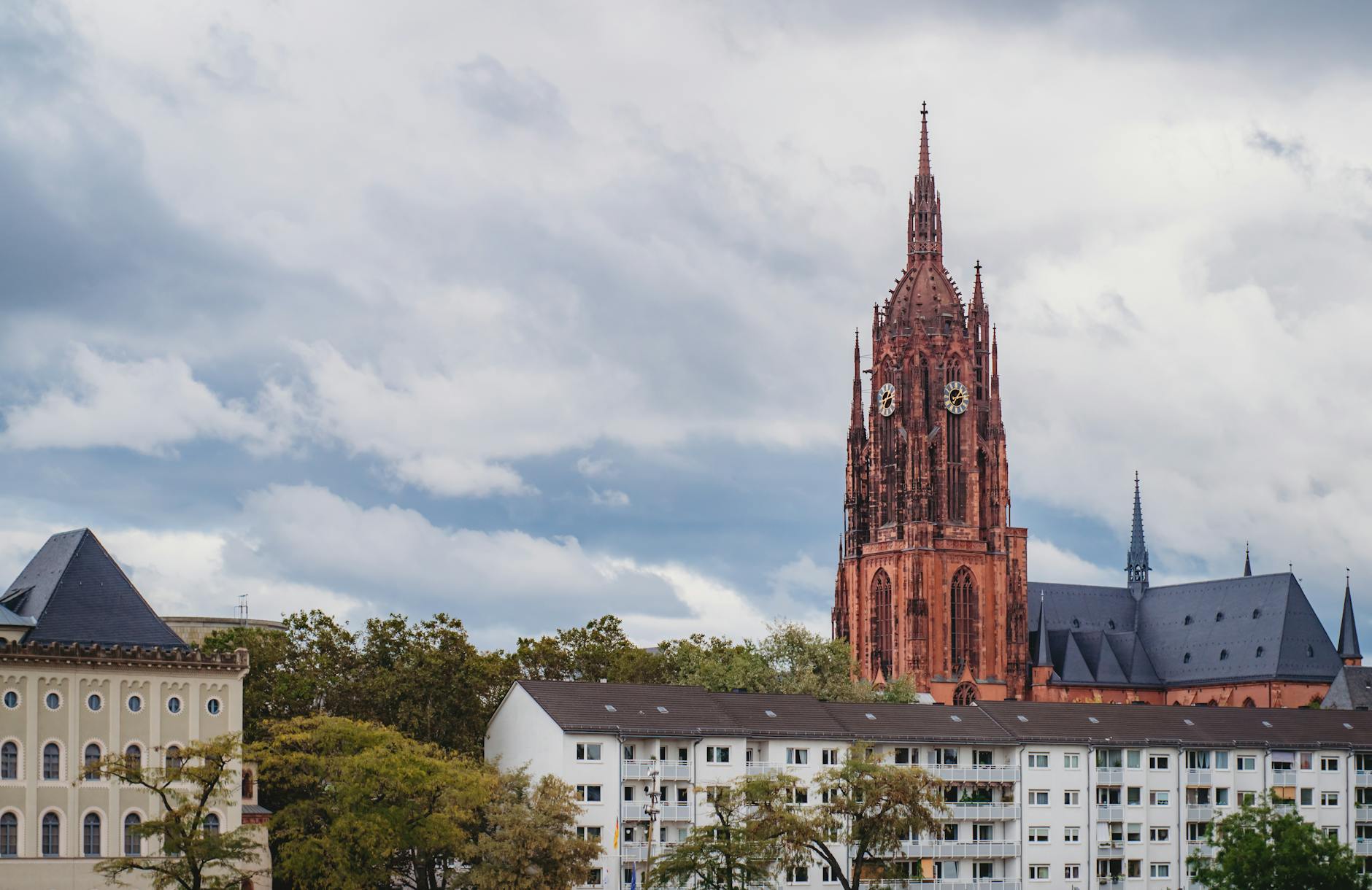 Wie Sie die beste Endreinigung für Ihre Wohnung in Frankfurt wählen