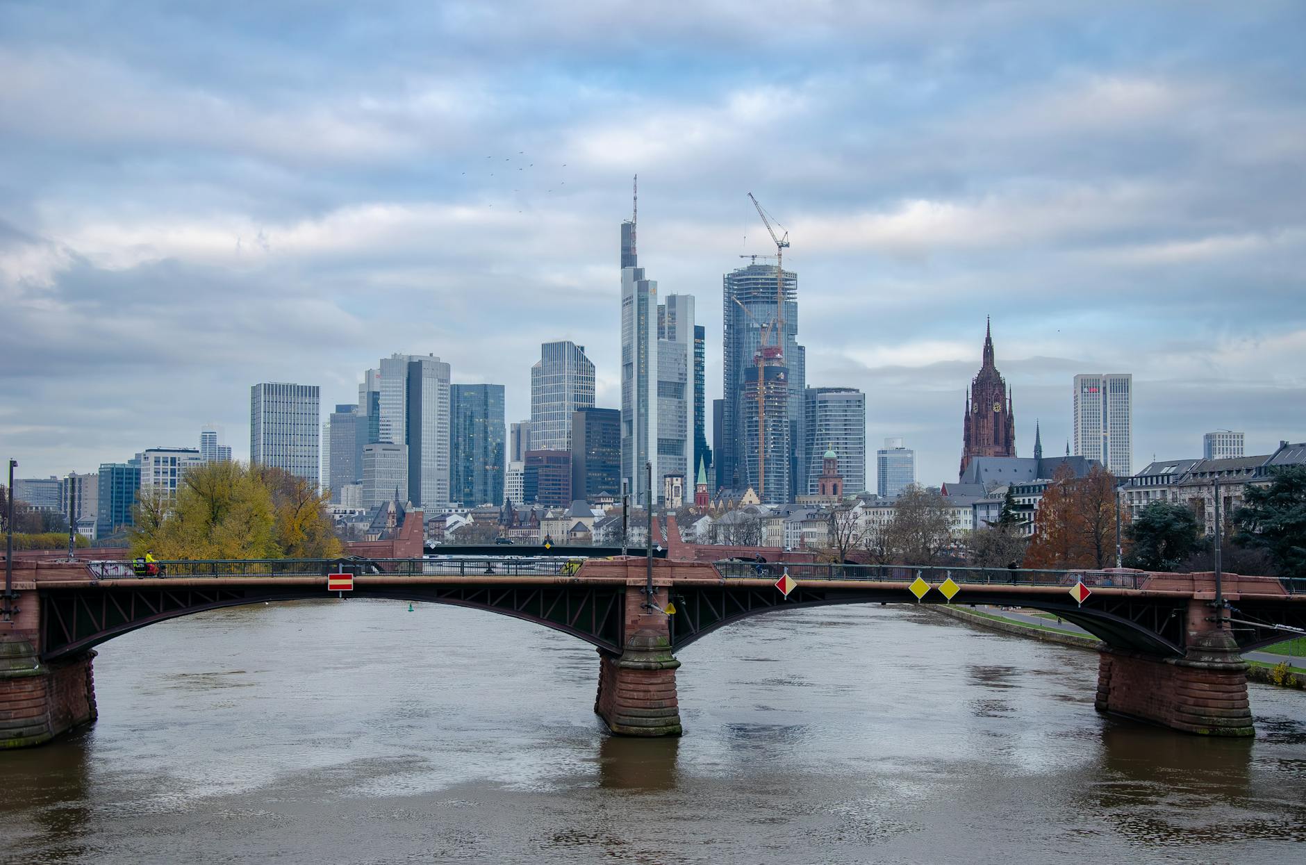 Wie man die beste Fensterreinigung in Frankfurt auswählt