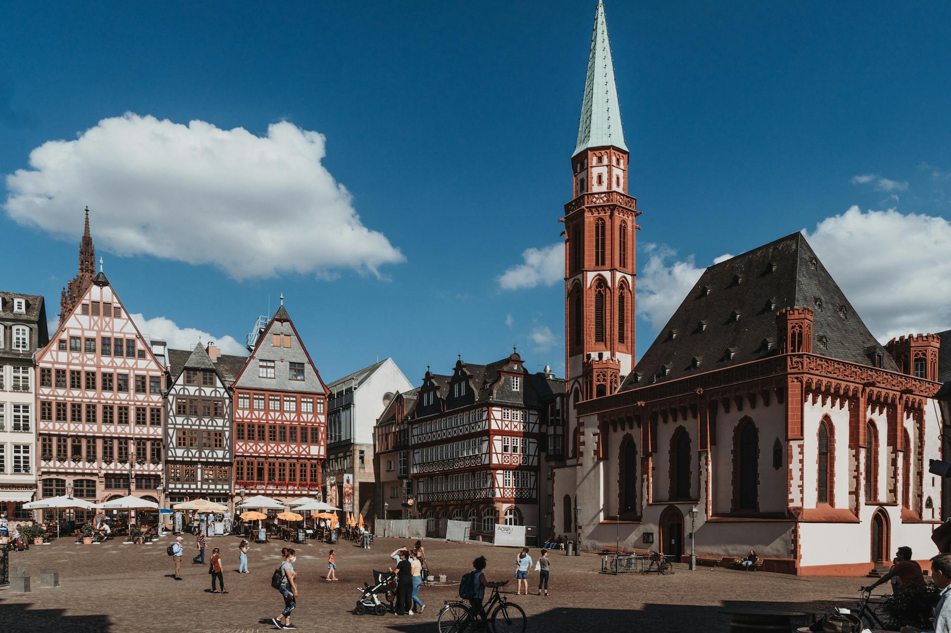 Professionelle Sofareinigung in Frankfurt: So wird Ihr Sofa wie neu